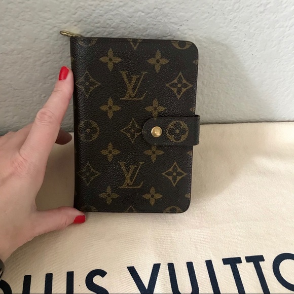 Louis Vuitton Handbags - Louis Vuitton Monogram Porte Papier Zippy Wallet